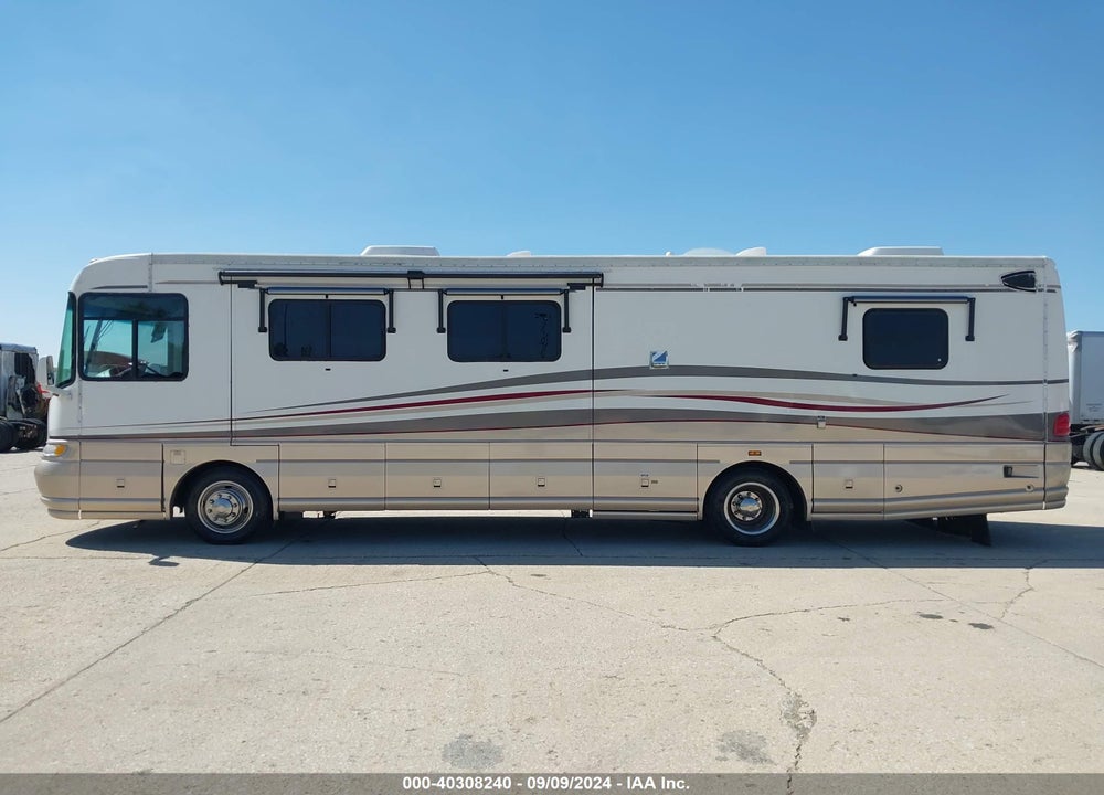 1998 FREIGHTLINER CHASSIS X LINE MOTOR HOME VIN: 4UZ6XFBC3WC979855