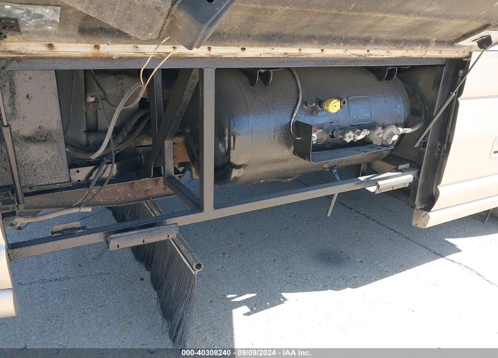 1998 FREIGHTLINER CHASSIS X LINE MOTOR HOME VIN: 4UZ6XFBC3WC979855