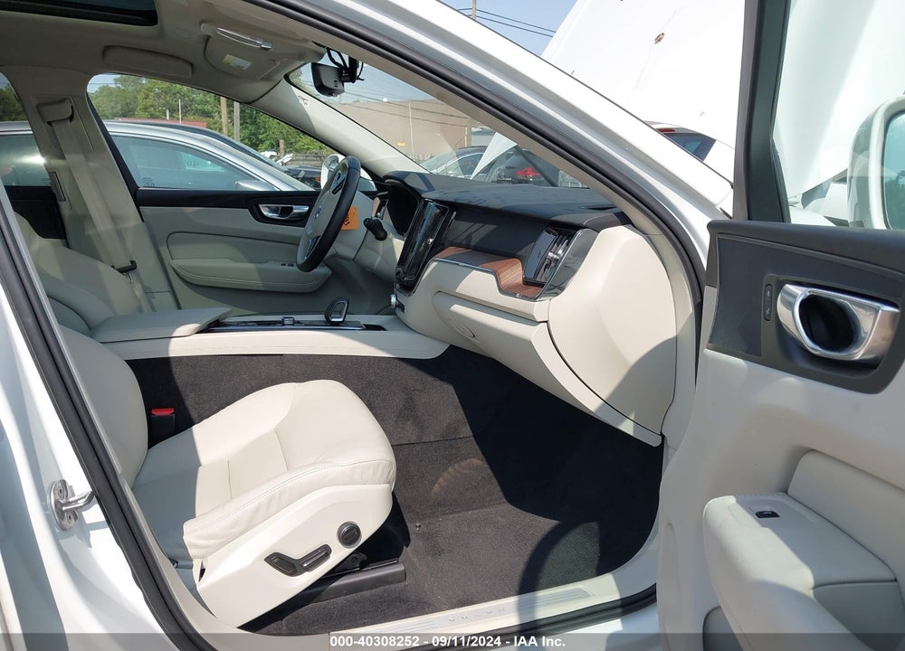 2022 VOLVO XC60 B5 MOMENTUM VIN: YV4L12RK4N1032653