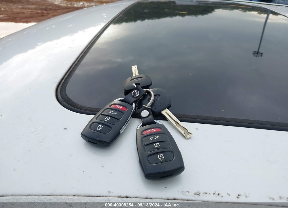 2008 HYUNDAI AZERA LIMITED VIN: KMHFC46F68A332790