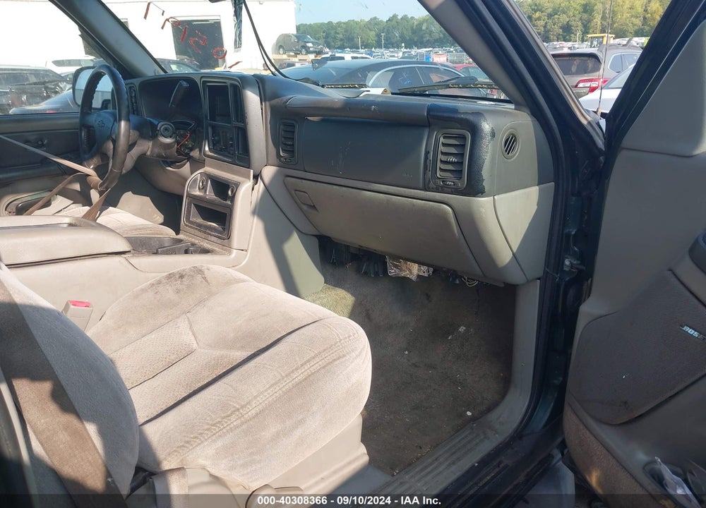 2003 CHEVROLET TAHOE LS VIN: 1GNEK13T73J105197
