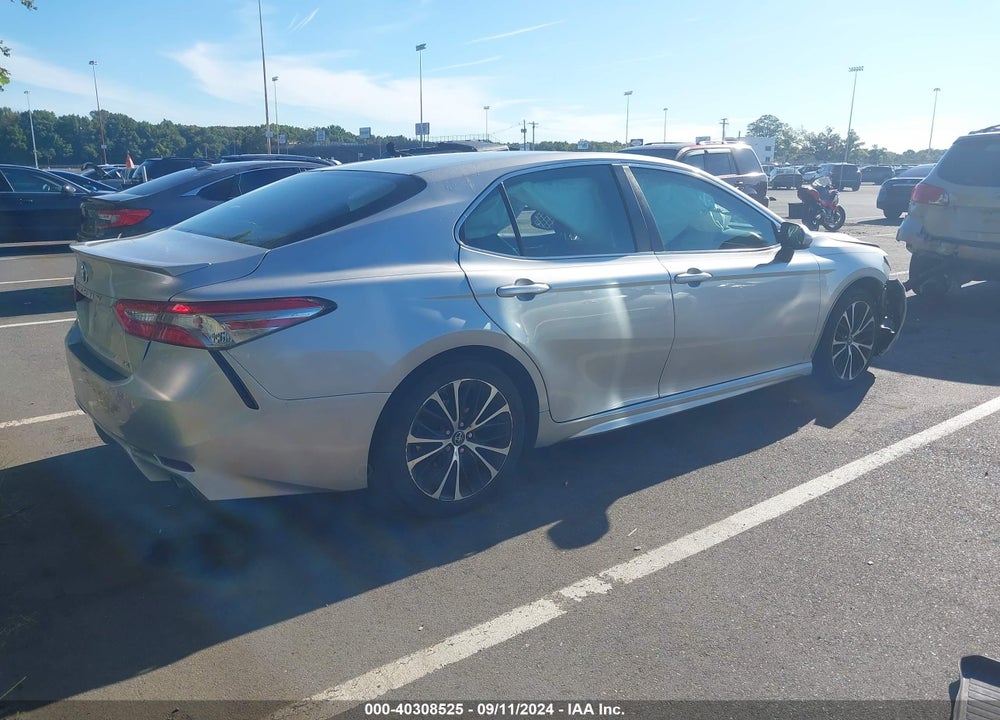 2018 TOYOTA CAMRY VIN: 4T1B11HK0JU527348
