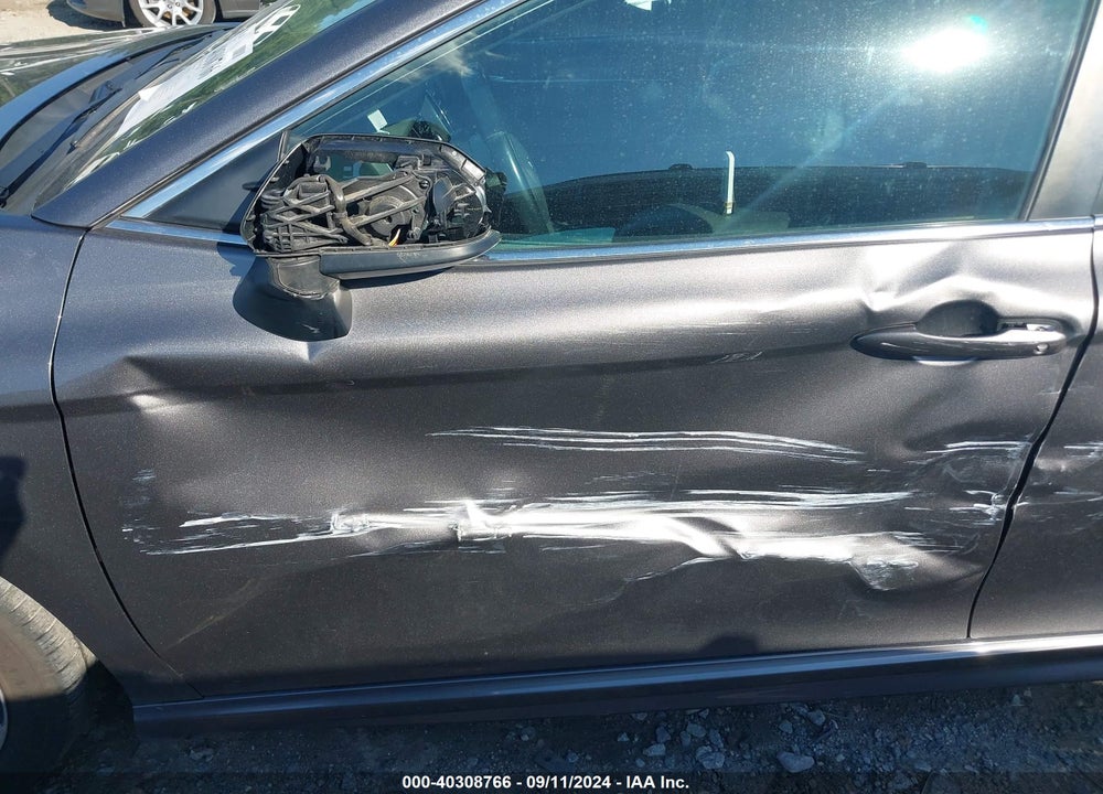 2019 TOYOTA CAMRY SE VIN: 4T1B11HK2KU260523