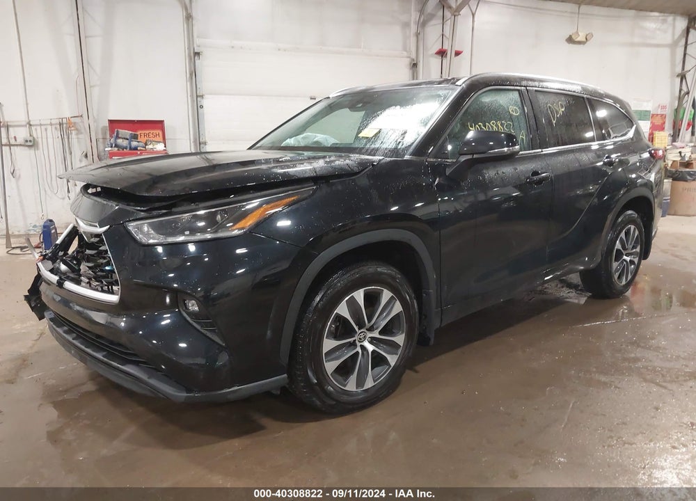 2021 TOYOTA HIGHLANDER XLE VIN: 5TDHZRBH2MS144605