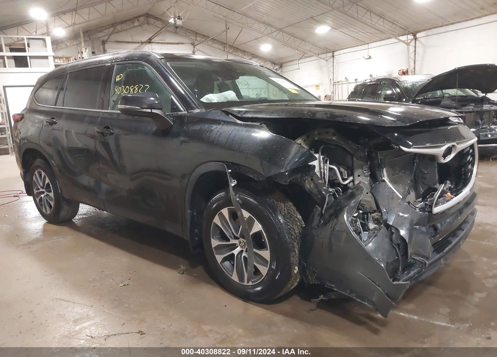 2021 TOYOTA HIGHLANDER XLE VIN: 5TDHZRBH2MS144605