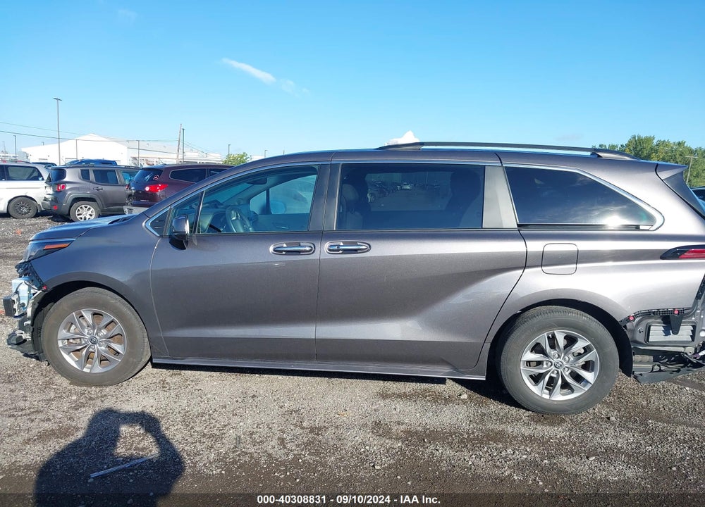 2022 TOYOTA SIENNA XLE VIN: 5TDJSKFC2NS058143