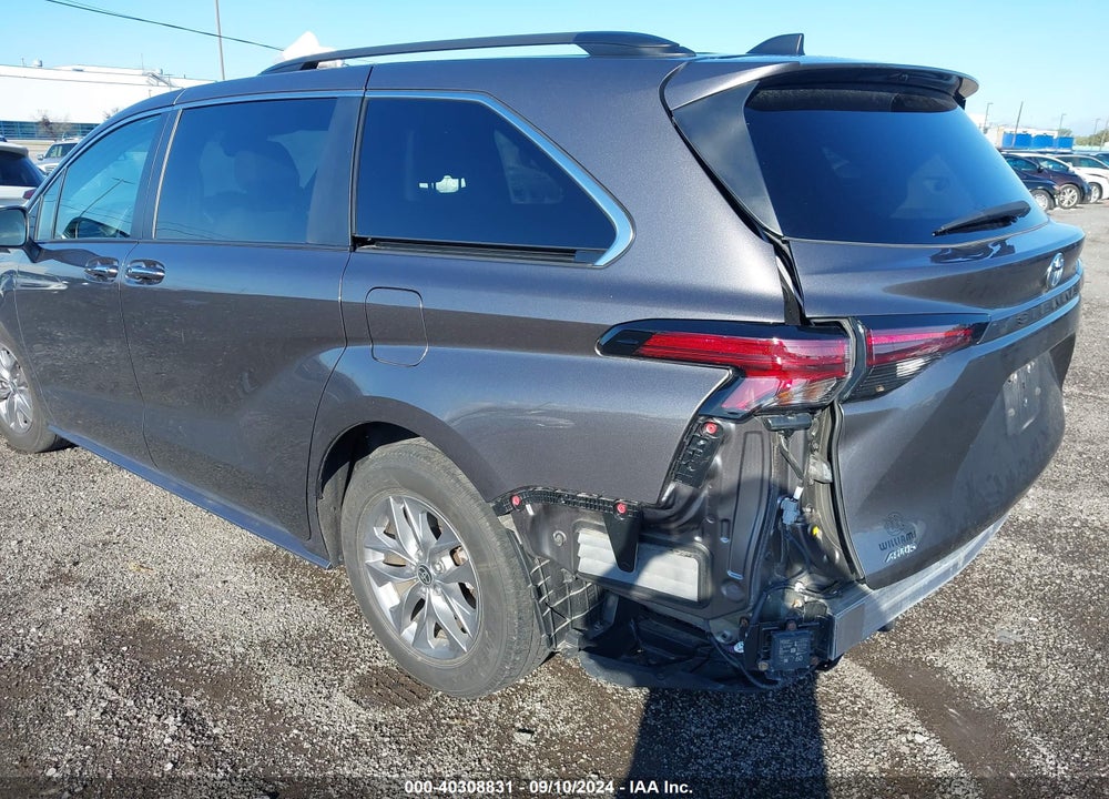 2022 TOYOTA SIENNA XLE VIN: 5TDJSKFC2NS058143