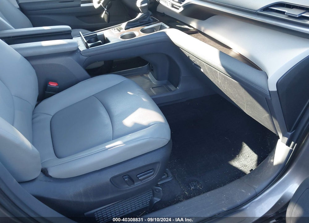 2022 TOYOTA SIENNA XLE VIN: 5TDJSKFC2NS058143