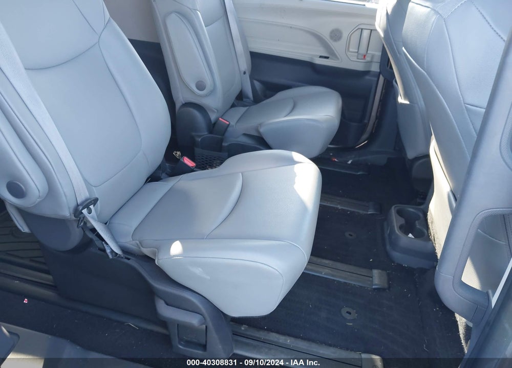 2022 TOYOTA SIENNA XLE VIN: 5TDJSKFC2NS058143