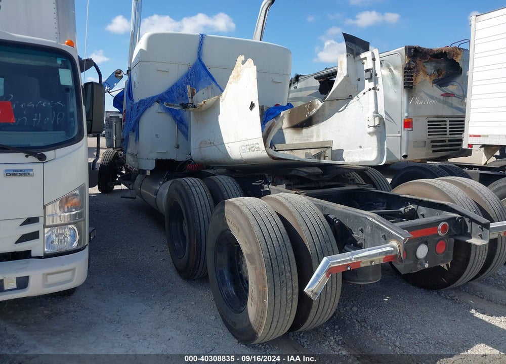 2000 FREIGHTLINER FLD FLD120 VIN: 1FUPCSZB8YPF05255