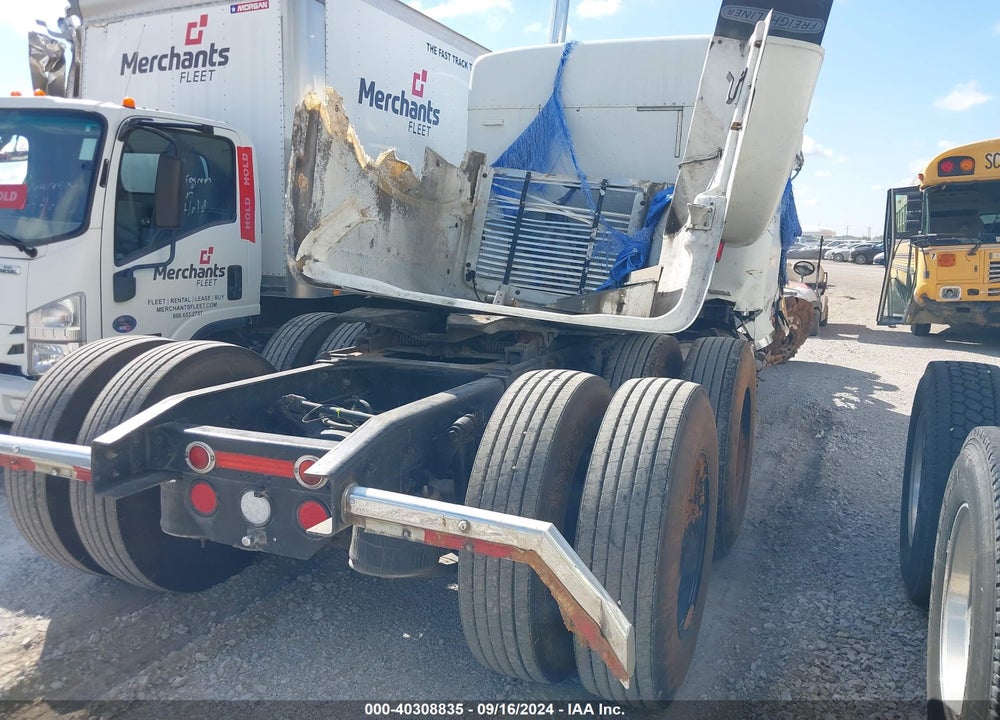2000 FREIGHTLINER FLD FLD120 VIN: 1FUPCSZB8YPF05255