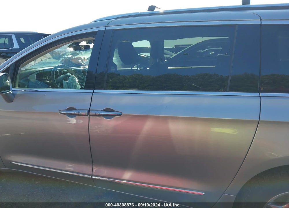 2018 CHRYSLER PACIFICA LIMITED VIN: 2C4RC1GG4JR269164