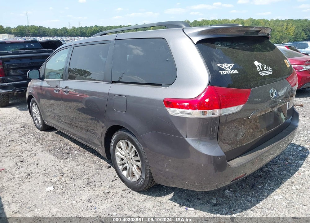 2013 TOYOTA SIENNA XLE V6 8 PASSENGER VIN: 5TDYK3DC3DS315736