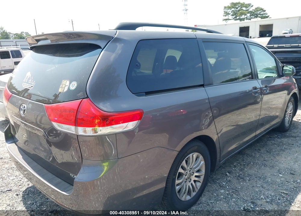 2013 TOYOTA SIENNA XLE V6 8 PASSENGER VIN: 5TDYK3DC3DS315736