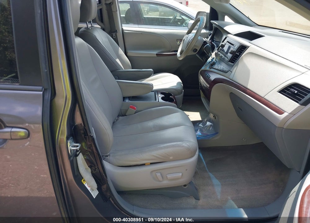 2013 TOYOTA SIENNA XLE V6 8 PASSENGER VIN: 5TDYK3DC3DS315736