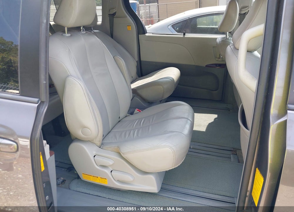 2013 TOYOTA SIENNA XLE V6 8 PASSENGER VIN: 5TDYK3DC3DS315736