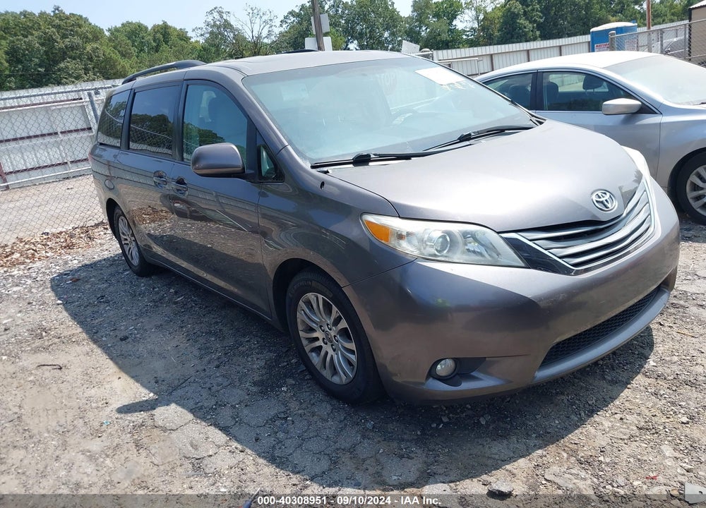 2013 TOYOTA SIENNA XLE V6 8 PASSENGER VIN: 5TDYK3DC3DS315736