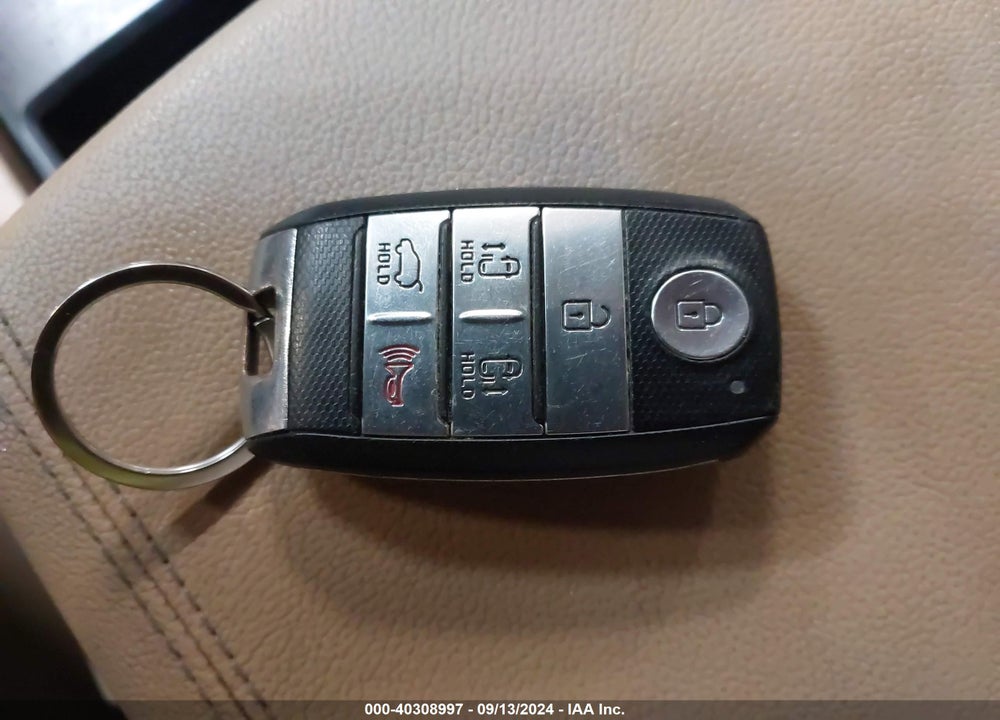2017 KIA SEDONA LX VIN: KNDMB5C10H6313961