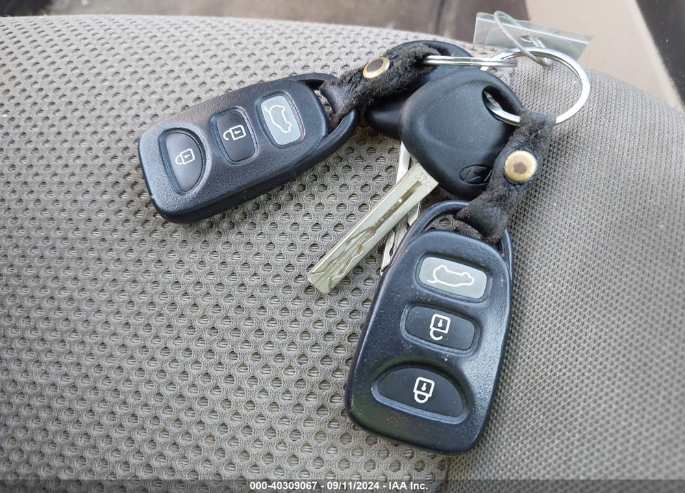 2010 HYUNDAI ELANTRA TOURING GLS VIN: KMHDC8AE3AU072639