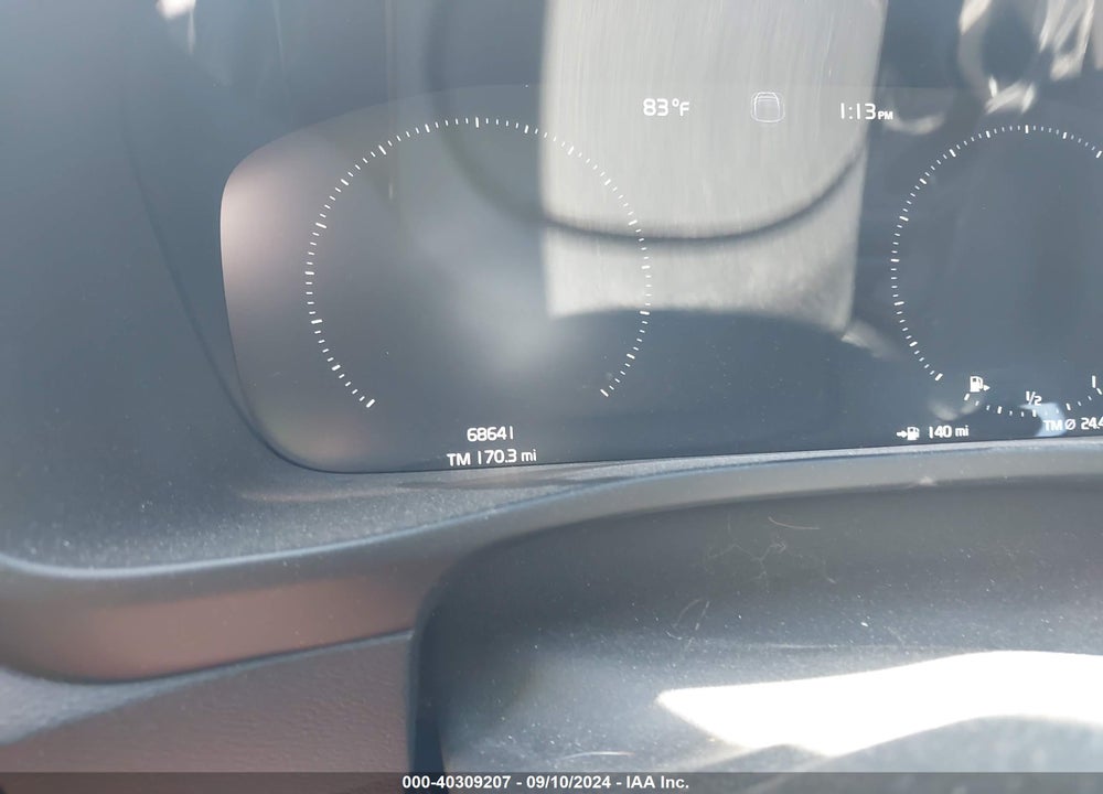 2019 VOLVO XC40 T5 MOMENTUM VIN: YV4162UK0K2119584