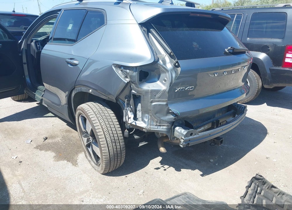 2019 VOLVO XC40 T5 MOMENTUM VIN: YV4162UK0K2119584