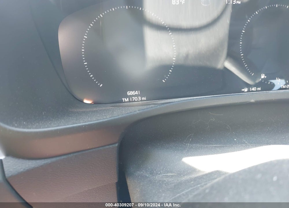 2019 VOLVO XC40 T5 MOMENTUM VIN: YV4162UK0K2119584