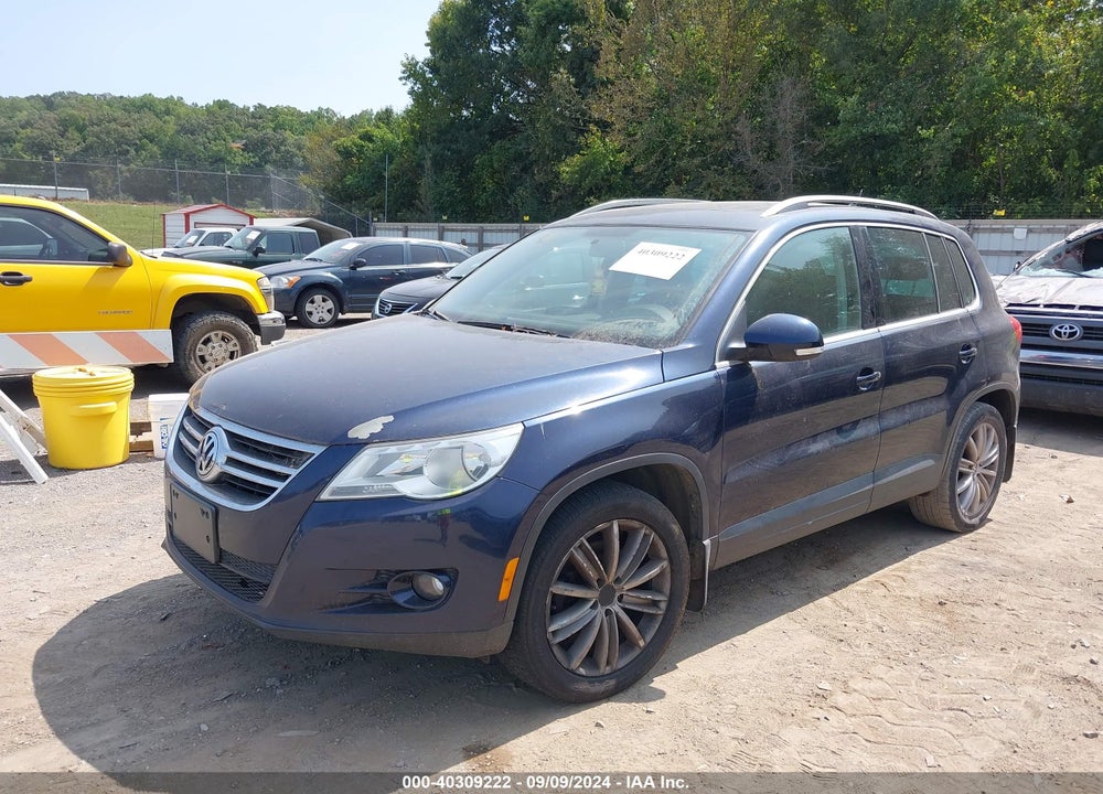 2011 VOLKSWAGEN TIGUAN SE VIN: WVGBV7AX7BW526460