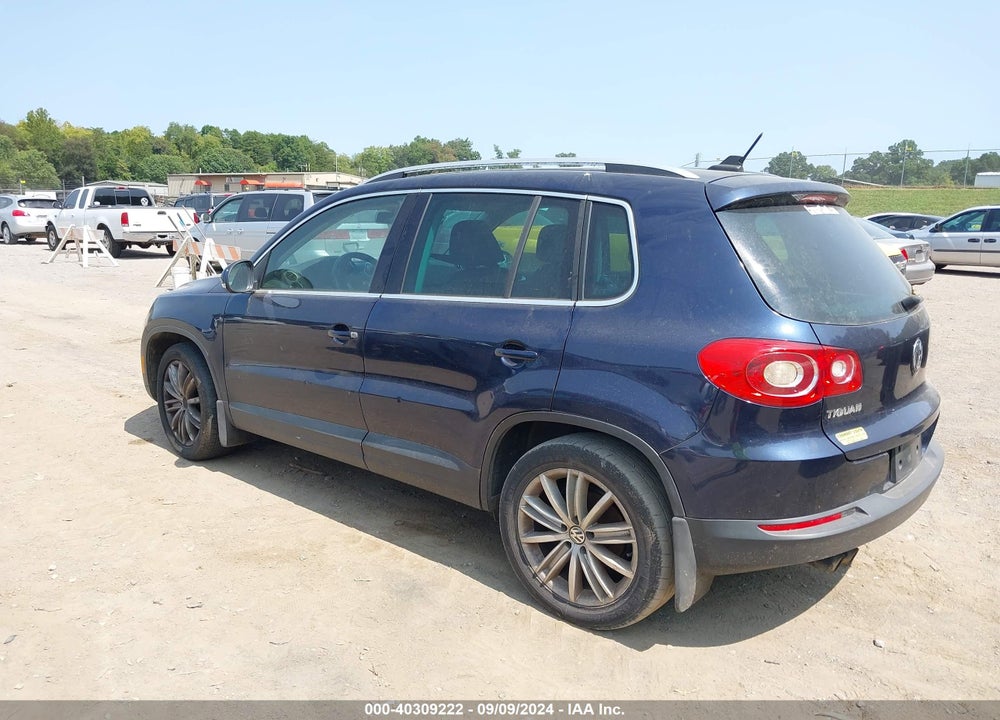 2011 VOLKSWAGEN TIGUAN SE VIN: WVGBV7AX7BW526460