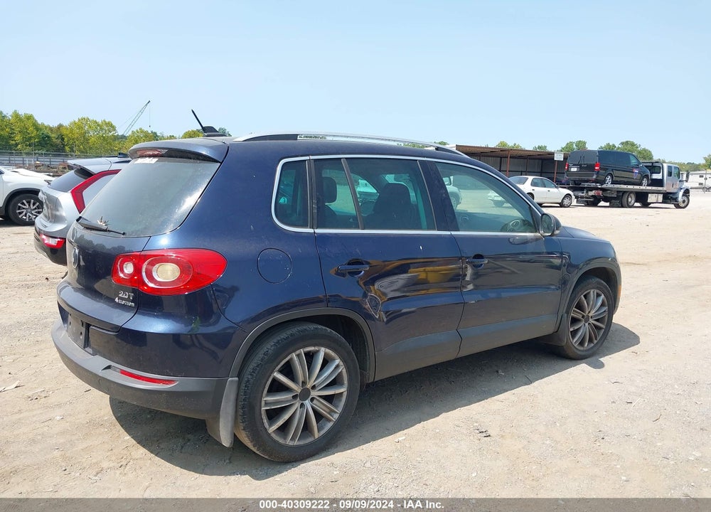2011 VOLKSWAGEN TIGUAN SE VIN: WVGBV7AX7BW526460