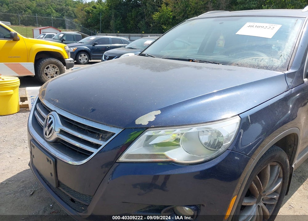 2011 VOLKSWAGEN TIGUAN SE VIN: WVGBV7AX7BW526460