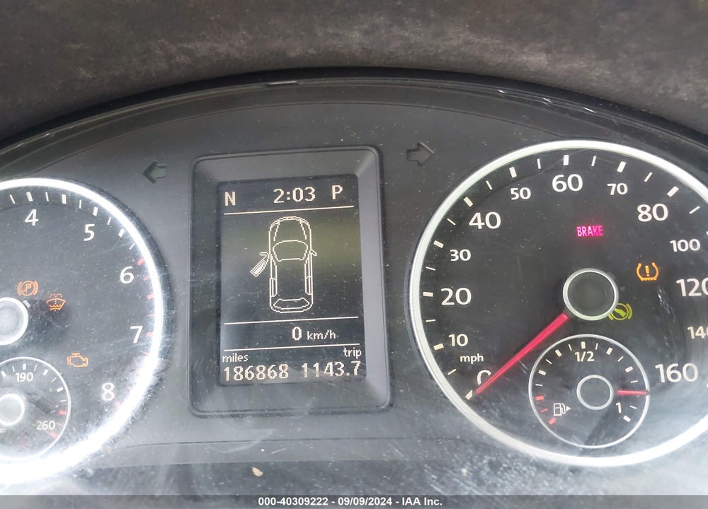 2011 VOLKSWAGEN TIGUAN SE VIN: WVGBV7AX7BW526460