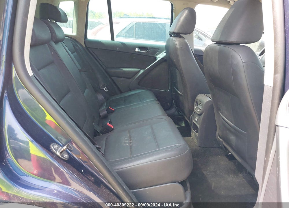 2011 VOLKSWAGEN TIGUAN SE VIN: WVGBV7AX7BW526460
