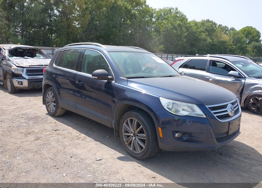 2011 VOLKSWAGEN TIGUAN SE VIN: WVGBV7AX7BW526460