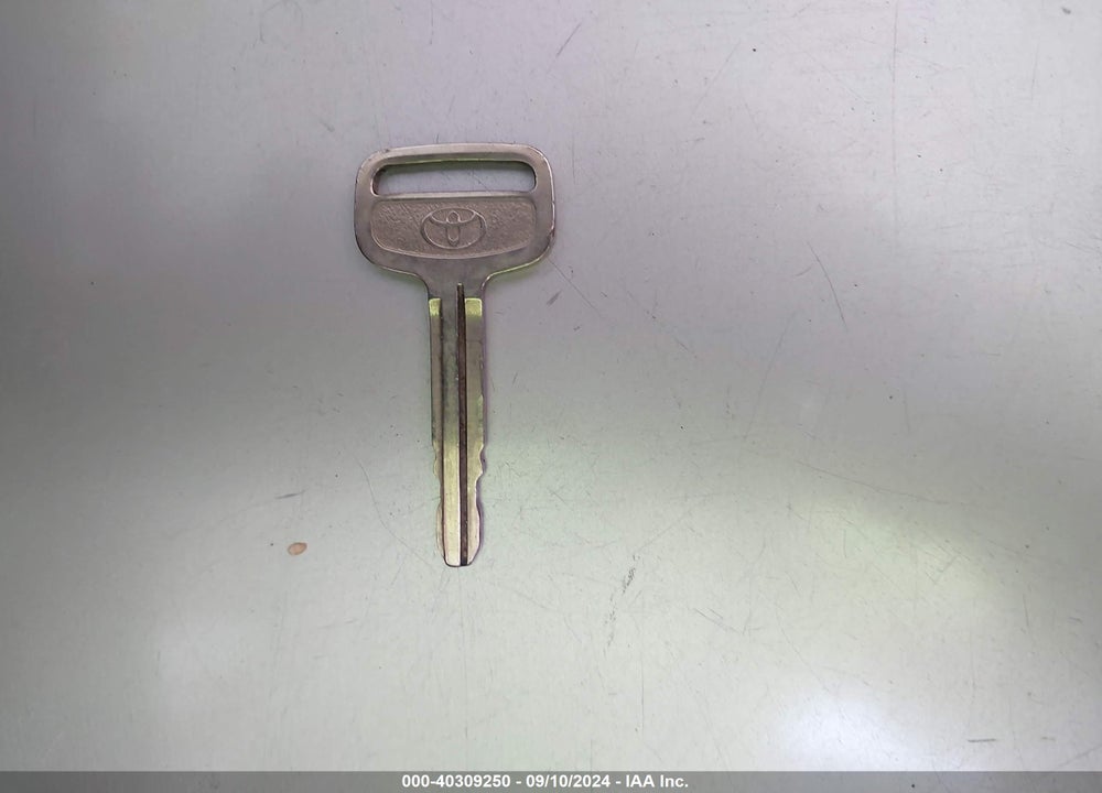 1997 TOYOTA CAMRY LE VIN: 4T1BG22K4VU143933
