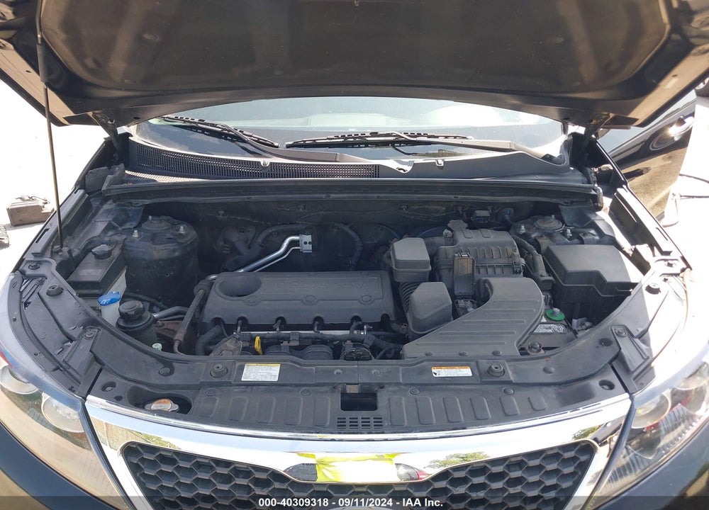 2011 KIA SORENTO LX VIN: 5XYKTCA12BG090189