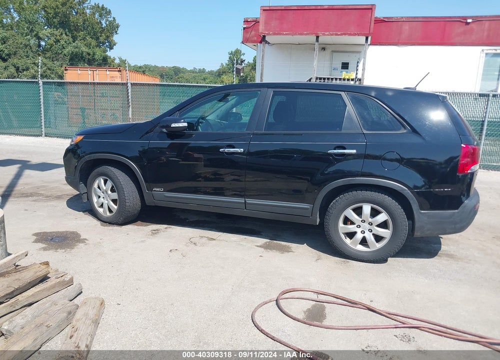 2011 KIA SORENTO LX VIN: 5XYKTCA12BG090189