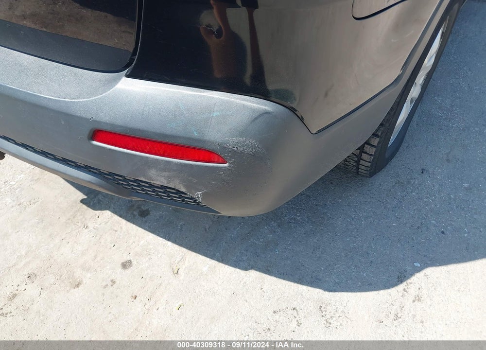 2011 KIA SORENTO LX VIN: 5XYKTCA12BG090189