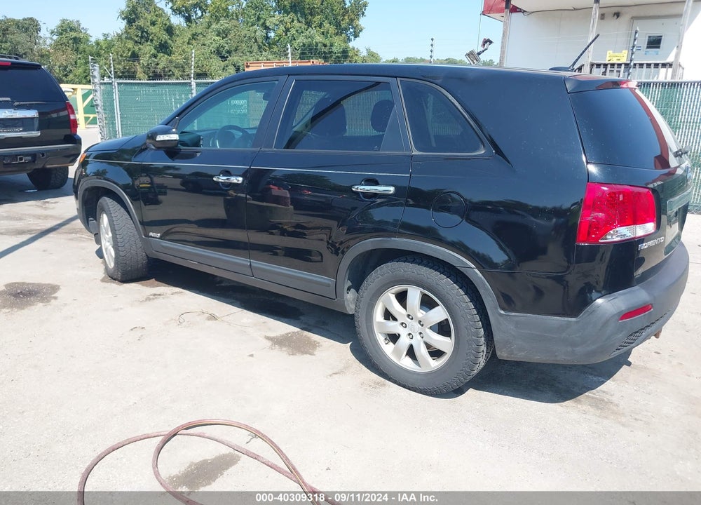 2011 KIA SORENTO LX VIN: 5XYKTCA12BG090189