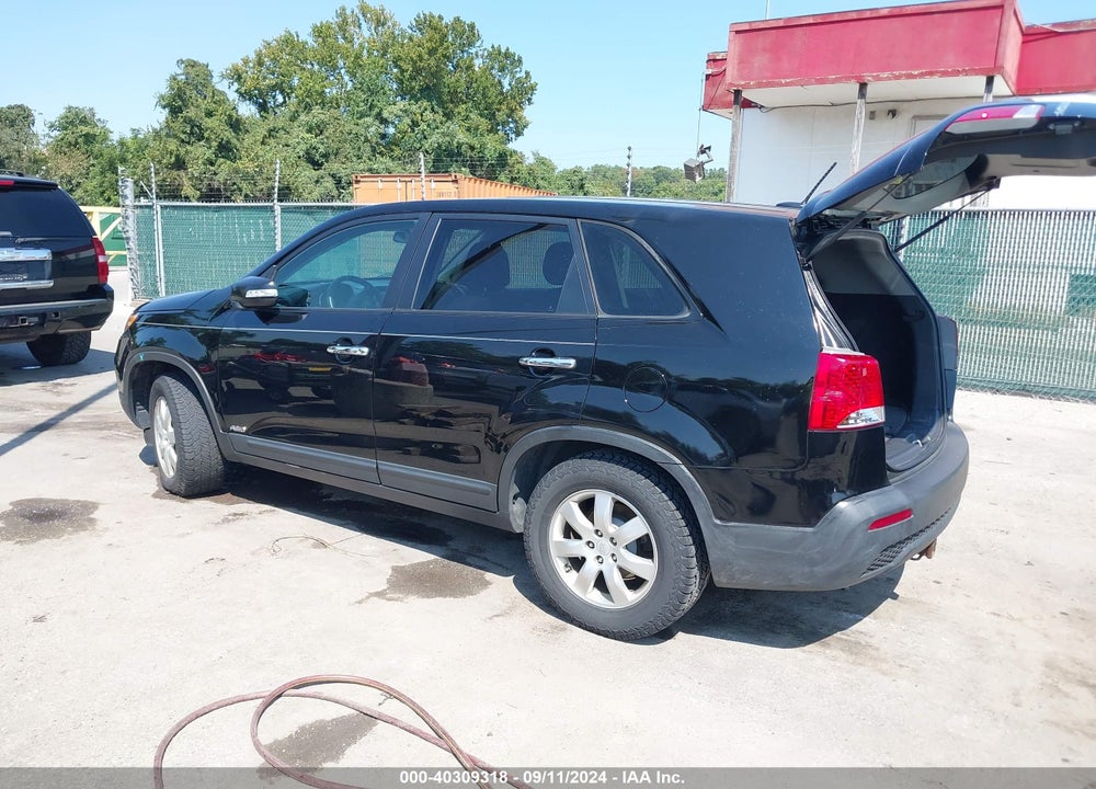 2011 KIA SORENTO LX VIN: 5XYKTCA12BG090189