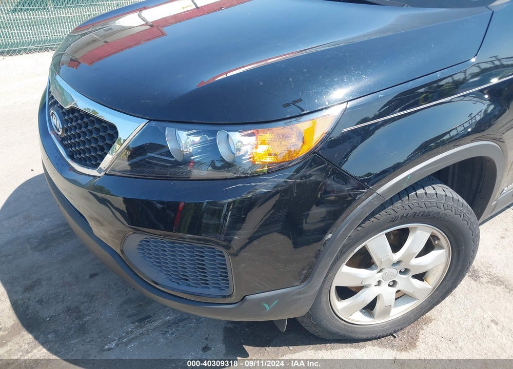 2011 KIA SORENTO LX VIN: 5XYKTCA12BG090189