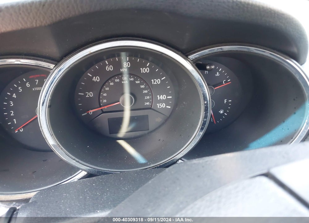 2011 KIA SORENTO LX VIN: 5XYKTCA12BG090189