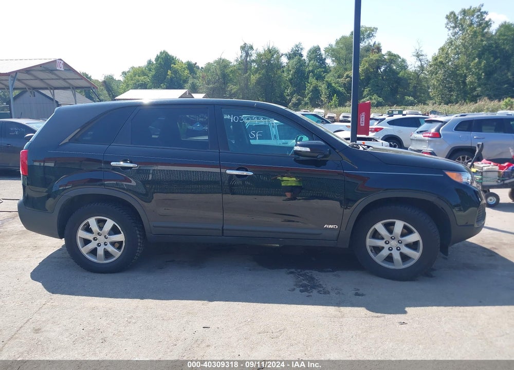 2011 KIA SORENTO LX VIN: 5XYKTCA12BG090189