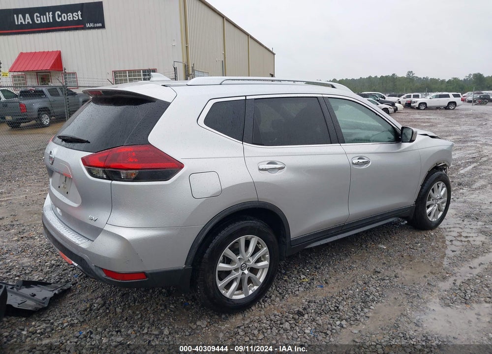 2018 NISSAN ROGUE SV VIN: KNMAT2MT2JP621843