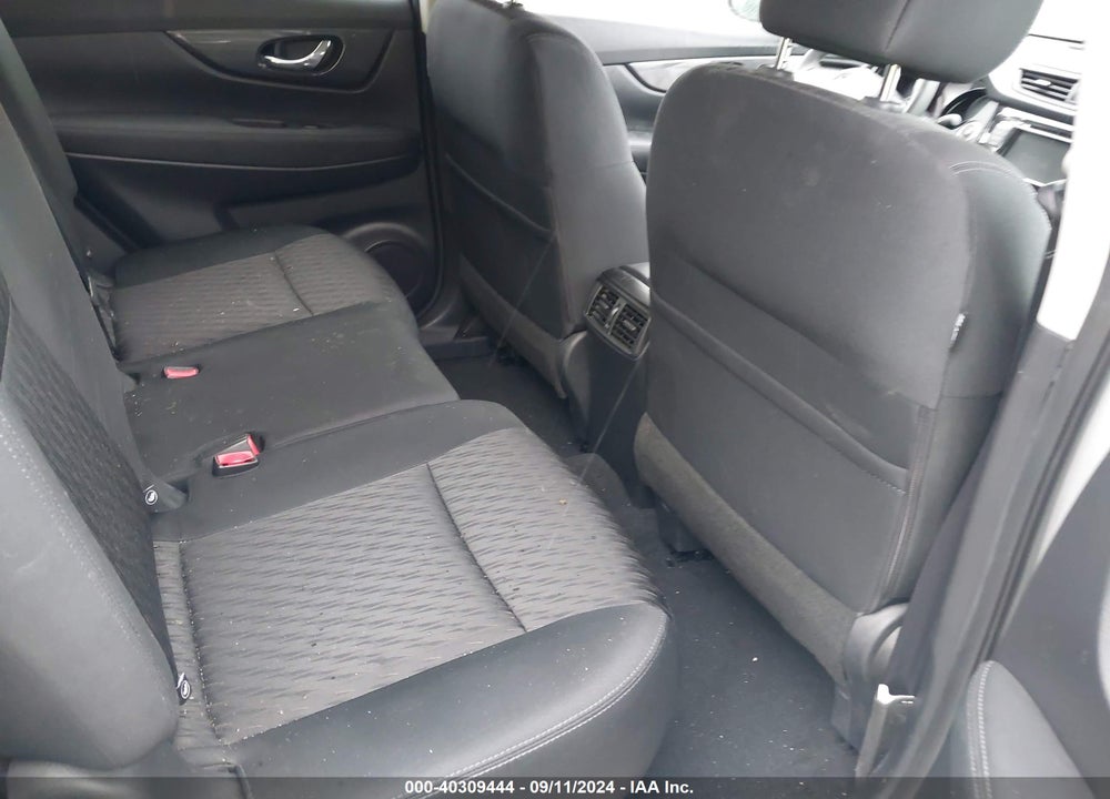 2018 NISSAN ROGUE SV VIN: KNMAT2MT2JP621843