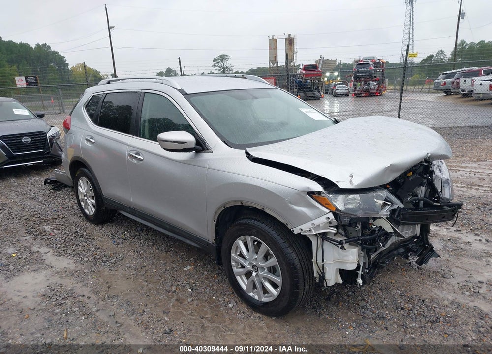 2018 NISSAN ROGUE SV VIN: KNMAT2MT2JP621843