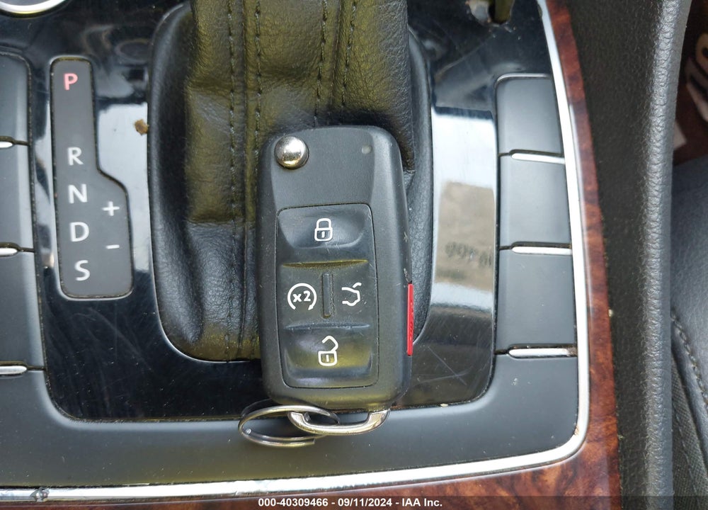 2013 VOLKSWAGEN PASSAT 2.0L TDI SEL PREMIUM VIN: 1VWCN7A38DC037508