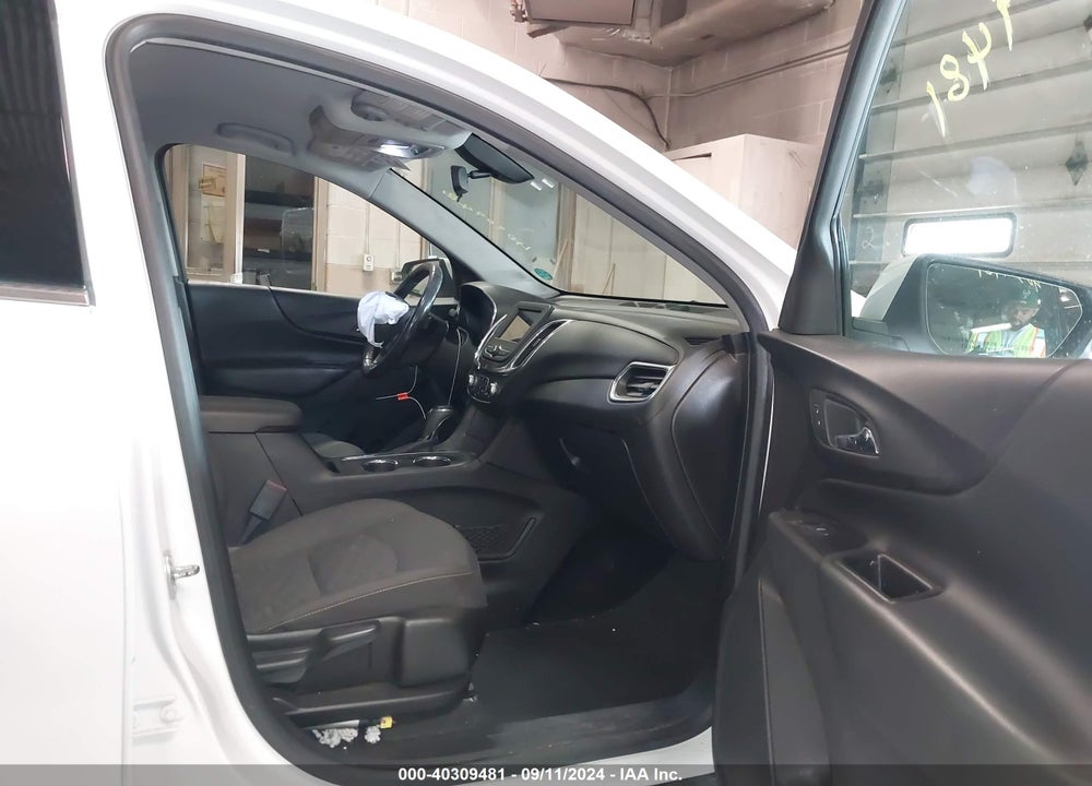 2019 CHEVROLET EQUINOX LT VIN: 2GNAXKEV2K6121159