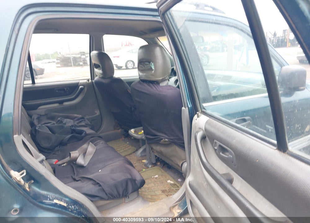 1998 HONDA CR-V LX VIN: JHLRD2840WC006714