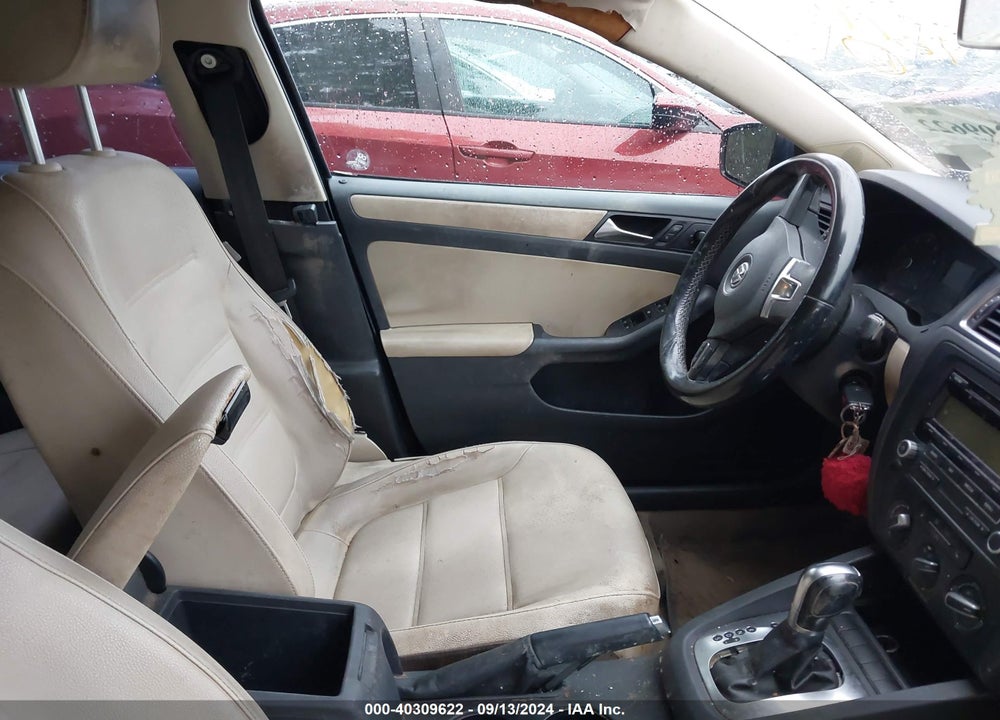 2011 VOLKSWAGEN JETTA 2.5L SE VIN: 3VWDX7AJ2BM061814