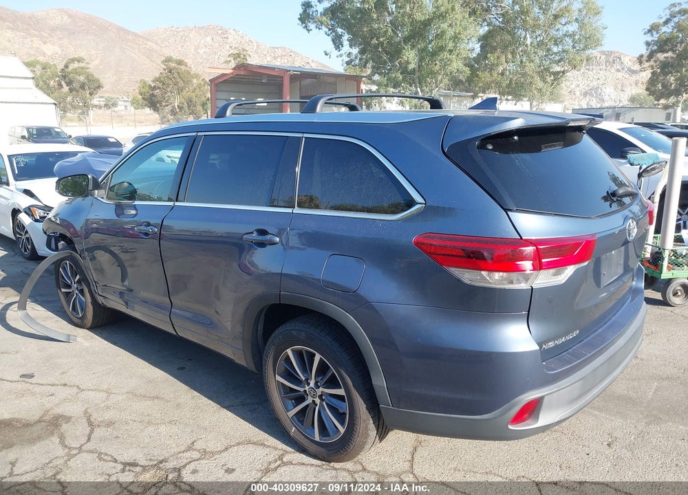 2017 TOYOTA HIGHLANDER XLE VIN: 5TDKZRFH1HS510690